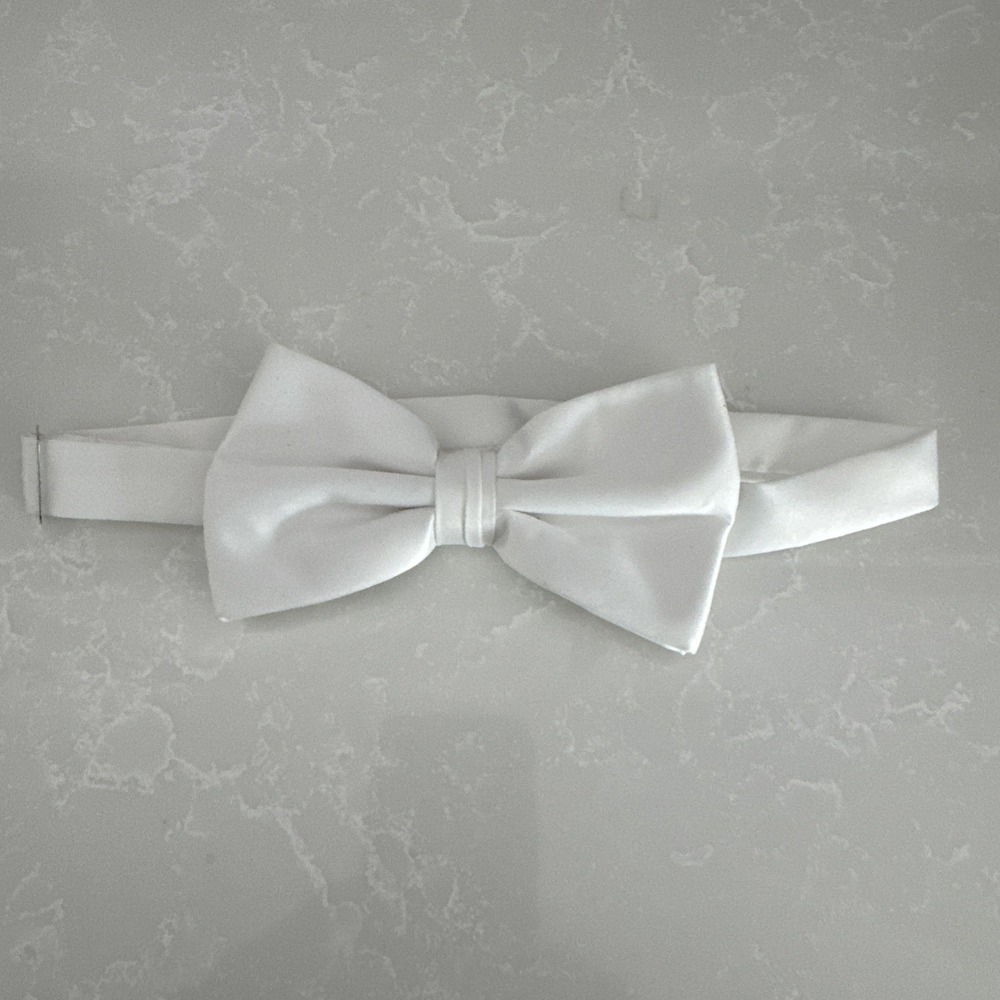 White‎ Bow Tie
